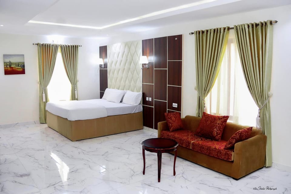 Premium bedding, desk, laptop workspace, WiFi (free)