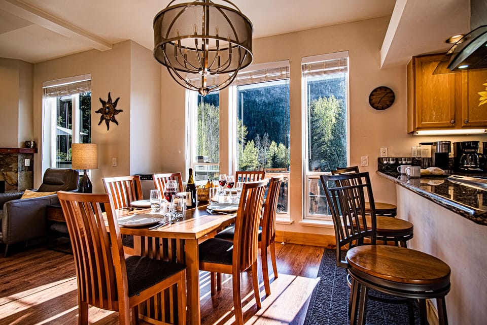 Dining Table for 6 guests