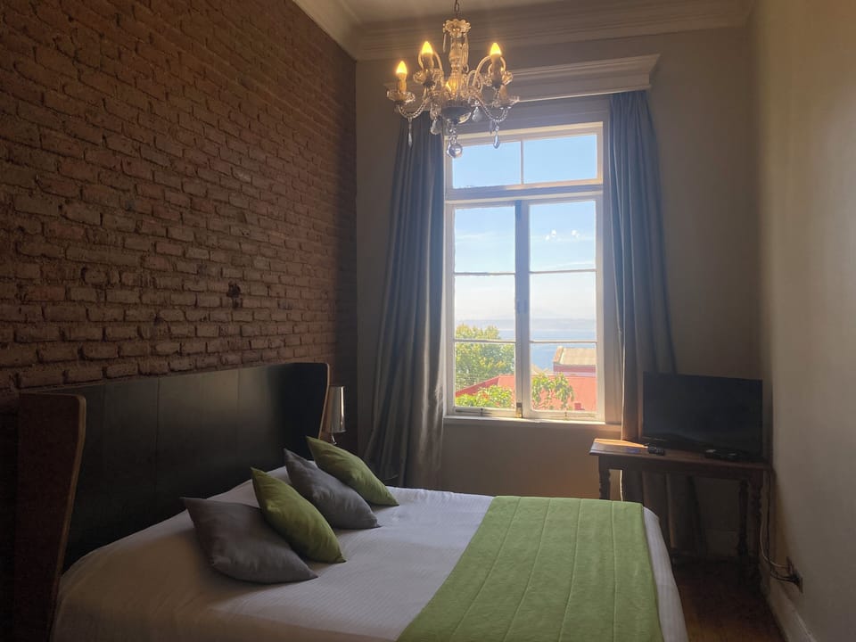 Comfort Double Room | Soundproofing, free WiFi, bed sheets