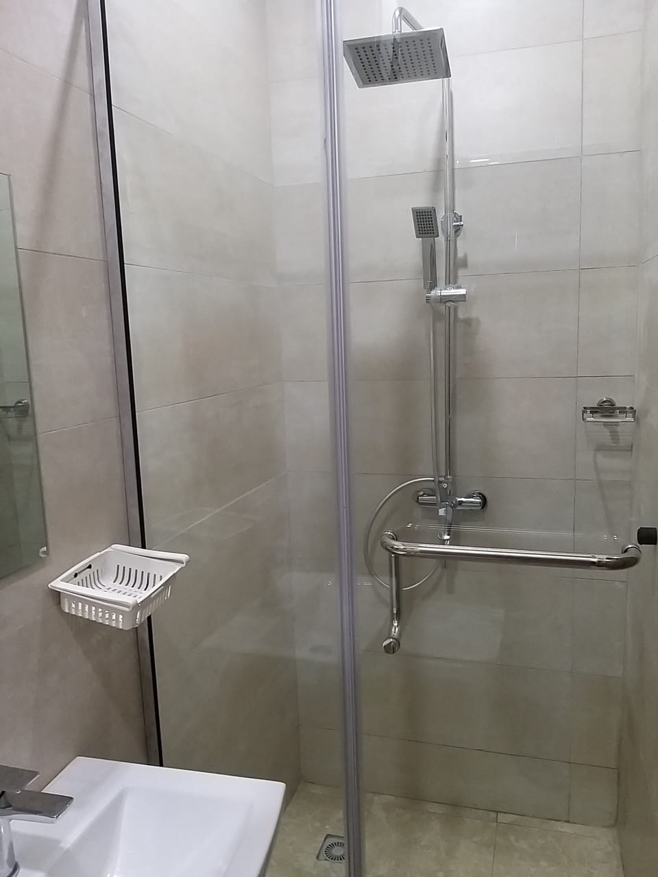 Deluxe Double Room | Bathroom | Free toiletries, towels