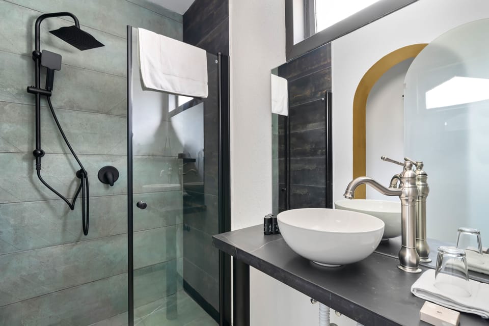 Luxury Double or Twin Room | Bathroom | Shower, rainfall showerhead, hair dryer, towels