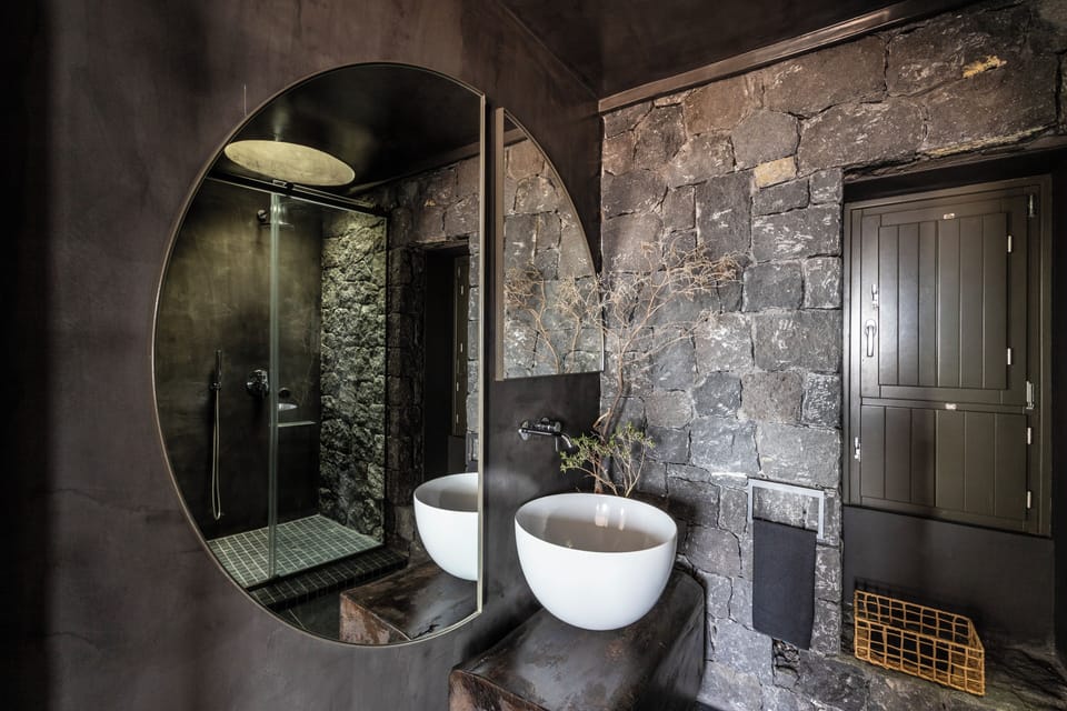 Exclusive Suite | Bathroom | Shower, free toiletries, hair dryer, bathrobes
