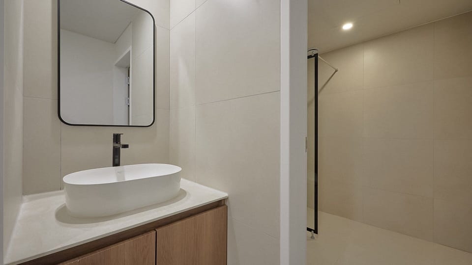 Music | Bathroom | Hair dryer, bathrobes, towels, shampoo
