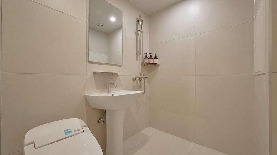 Cozy Standard | Bathroom | Hair dryer, bathrobes, towels, shampoo