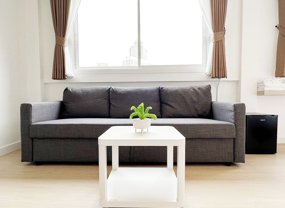 Studio Suite, River View | Premium bedding, pillowtop beds, desk, laptop workspace