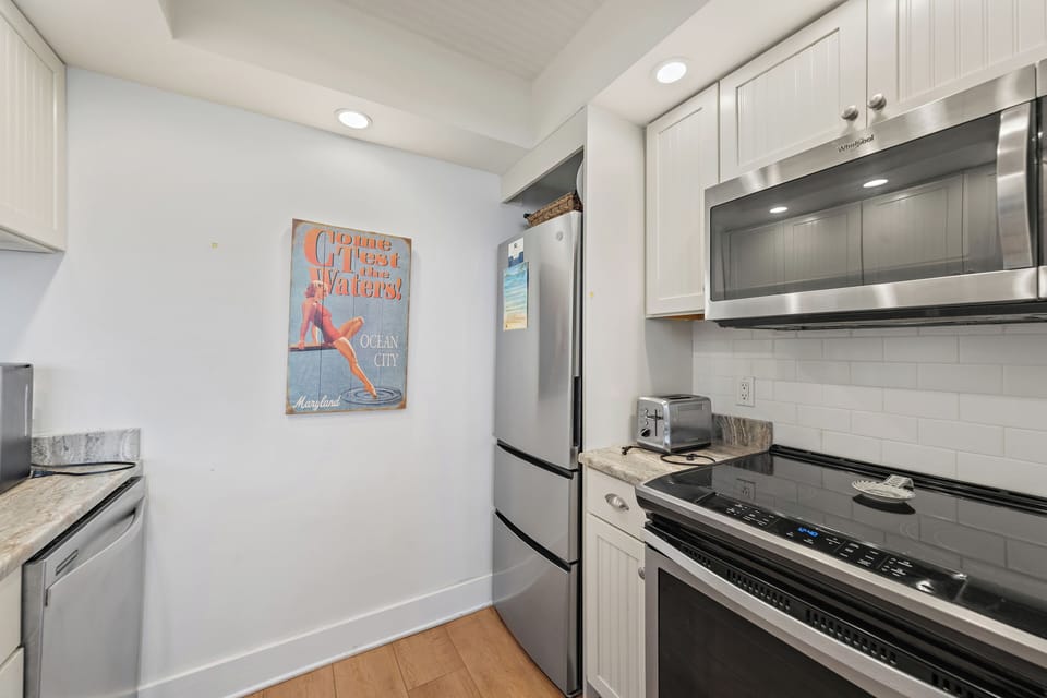 This fully equipped kitchen is sure to delight the chef in your family