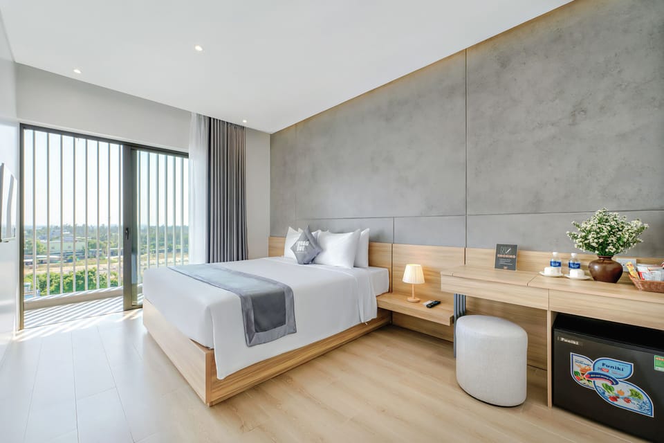Deluxe Double Room, 1 King Bed | Minibar, desk, soundproofing, iron/ironing board (on request)