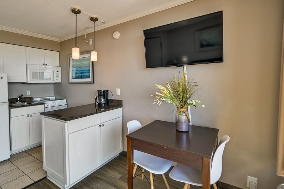 Dining Area | Well-Equipped Kitchen | Central Air Conditioning