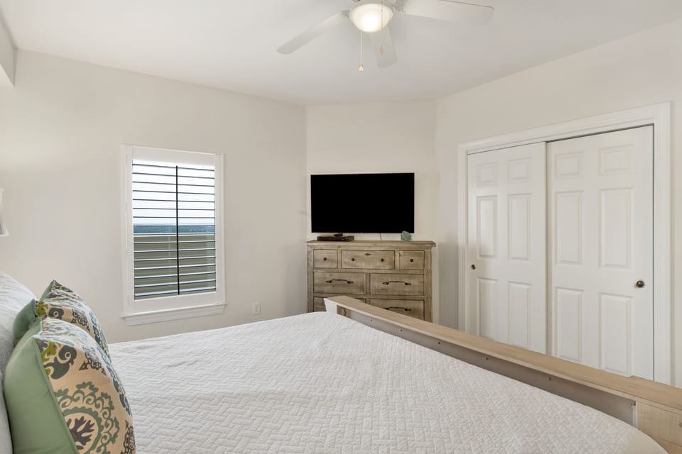 Second bedroom with flat screen TV