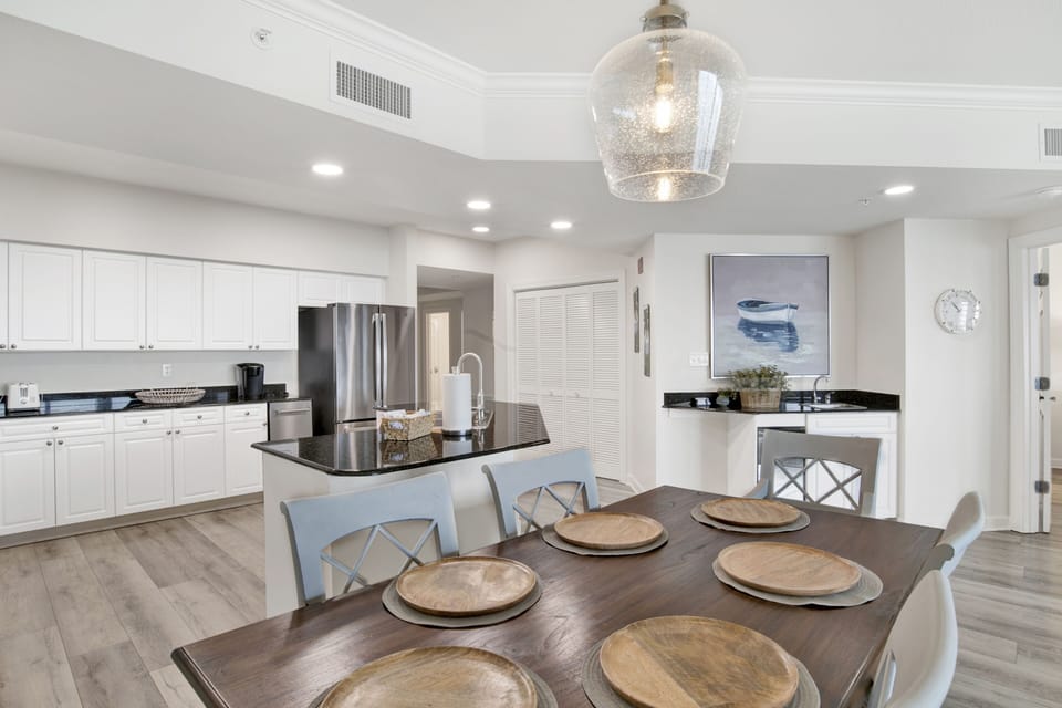 Big kitchen with a view of the Gulf, for a stay-in night with friends and family