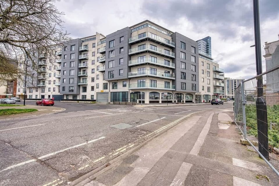 Exterior or Apartment Building at Blue Puffin Stays Short Lets & Serviced Accommodation