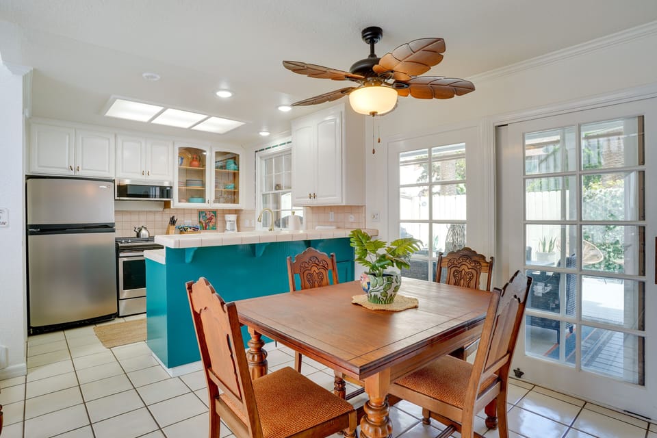 Dining Area | Dishware & Flatware Provided