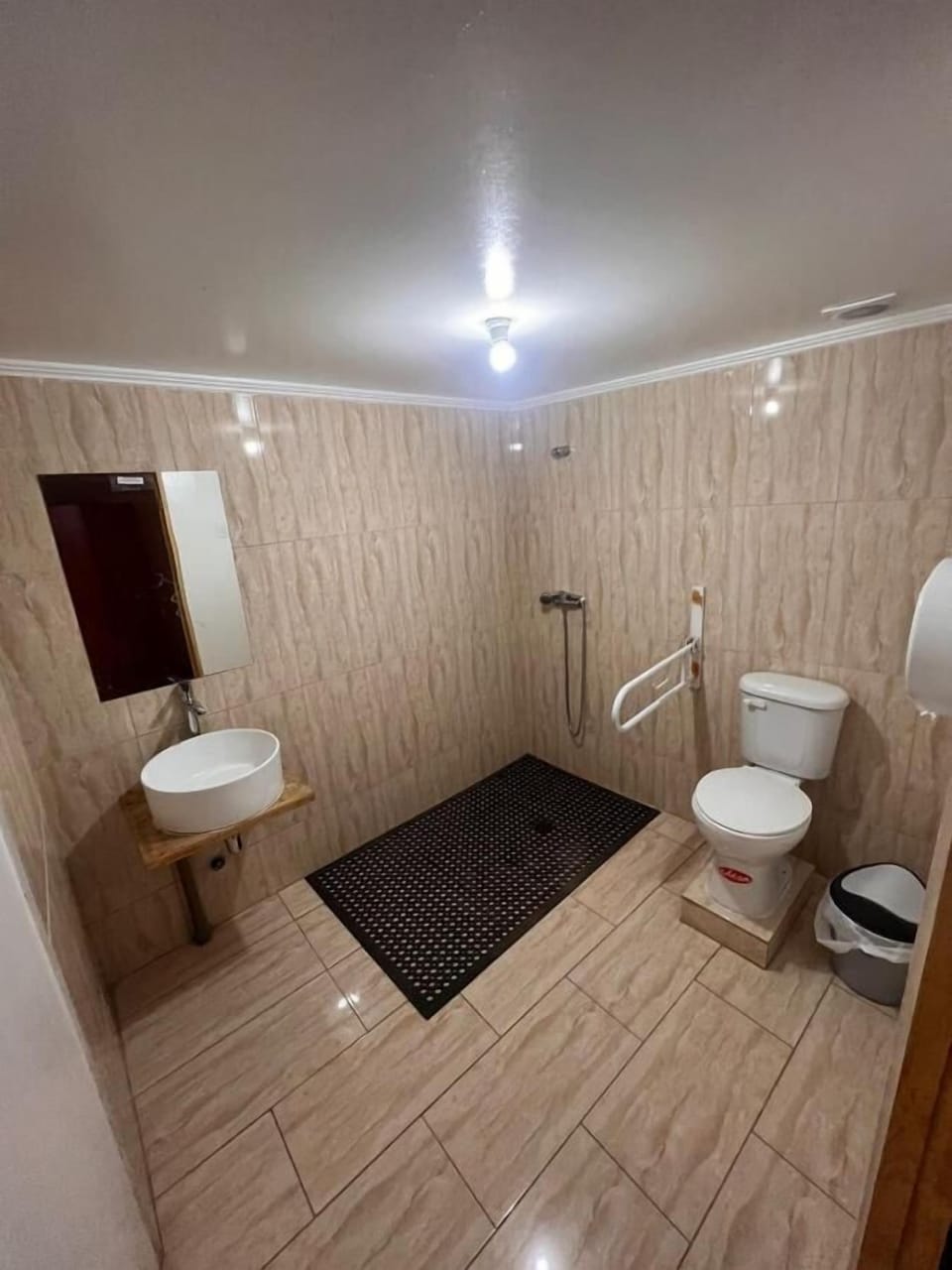 Basic Quadruple Room | Bathroom