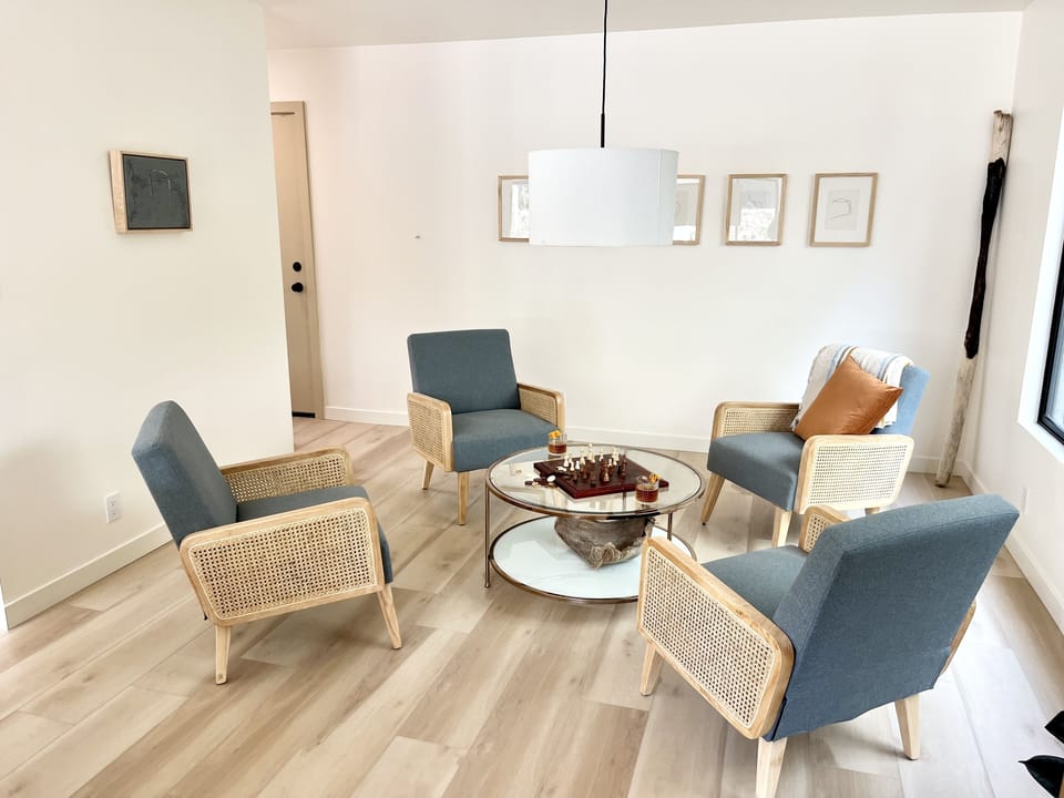sitting room off of the kitchen