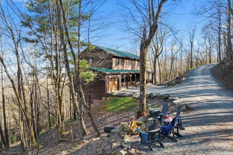 Fire Pit area with great Mountain Views