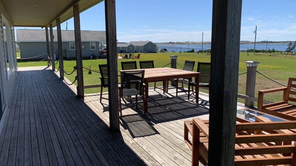 Outdoor dining on front deck