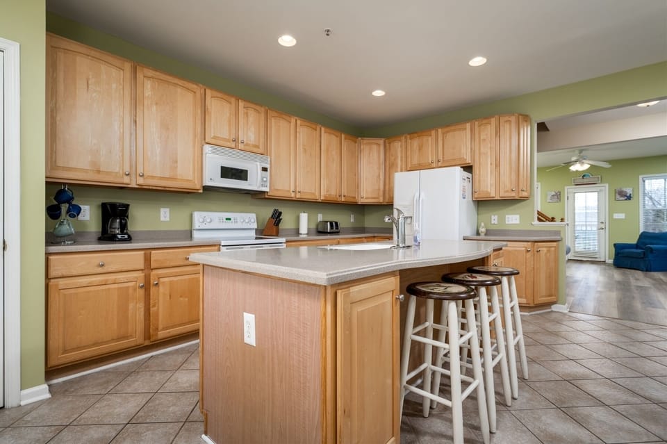 Huge Kitchen w/additional seating at Kitchen Island