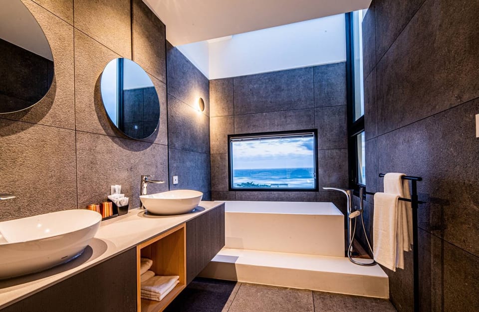 Superior Double Room, 1 Queen Bed, Non Smoking, Ocean View | Bathroom | Separate tub and shower, rainfall showerhead, free toiletries