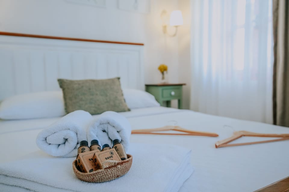 Standard Double Room | Free WiFi, bed sheets
