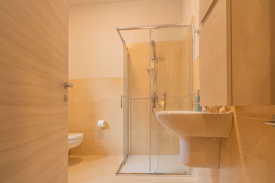 Comfort Double or Twin Room | Bathroom | Hair dryer, bidet, towels, soap