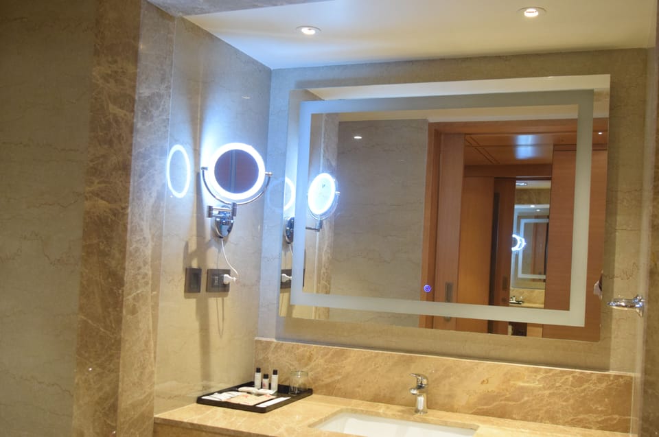 Premium Room, 1 King Bed | Bathroom | Shower, rainfall showerhead, hair dryer, slippers