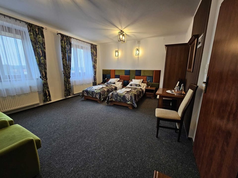 Basic Double or Twin Room | Desk, blackout drapes, free WiFi, bed sheets