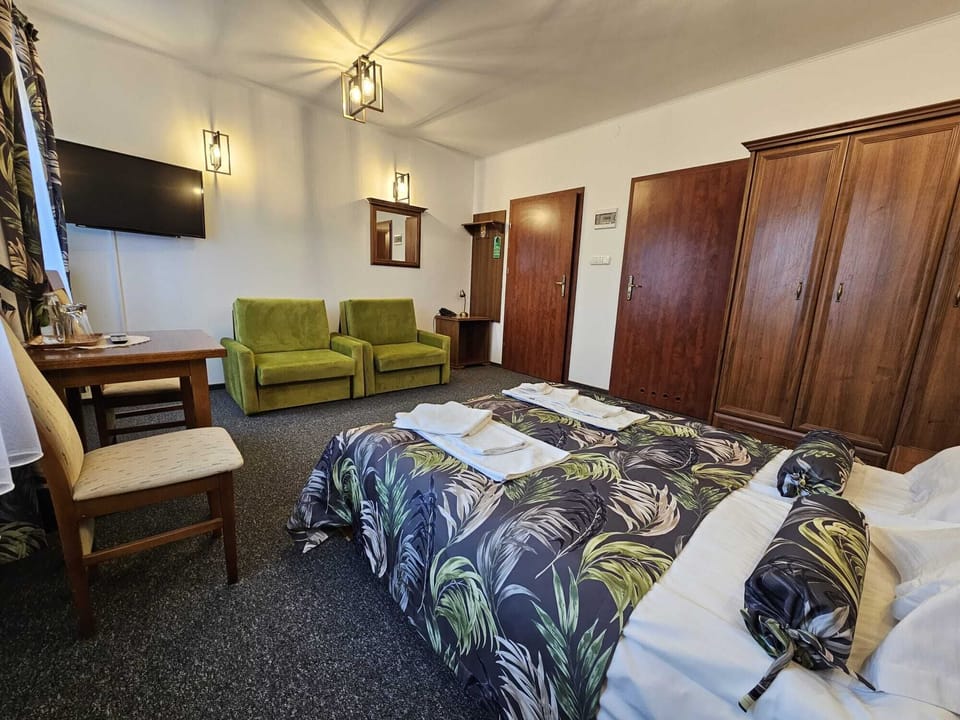 Basic Twin Room | Desk, blackout drapes, free WiFi, bed sheets