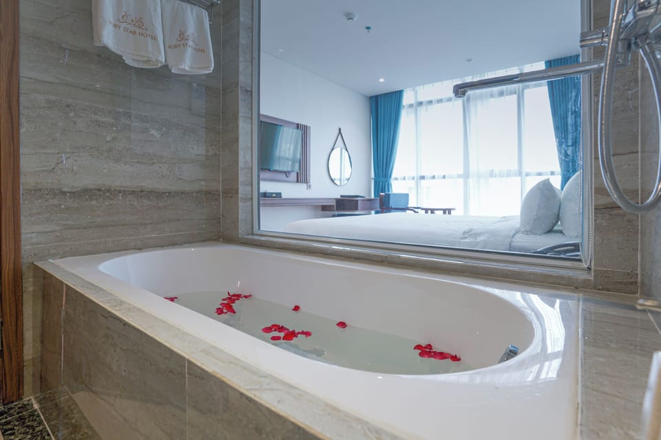 Deluxe Bathtub | Deep soaking bathtub