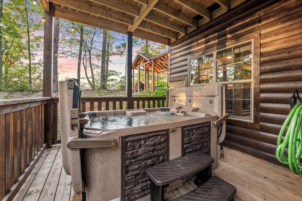 Hot tub on the back deck - views for days.