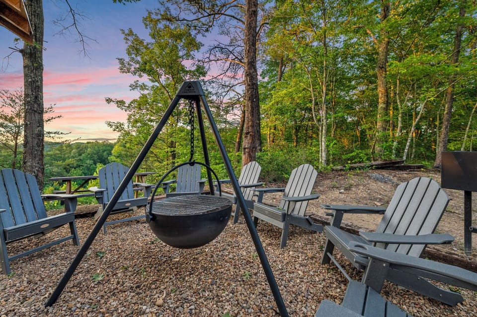 Hot tub on the back deck - views for days.