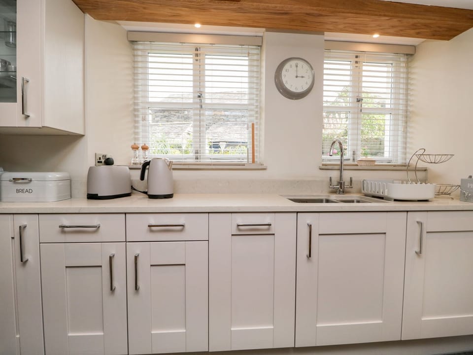 Fridge, dishwasher, electric kettle, cookware/dishes/utensils