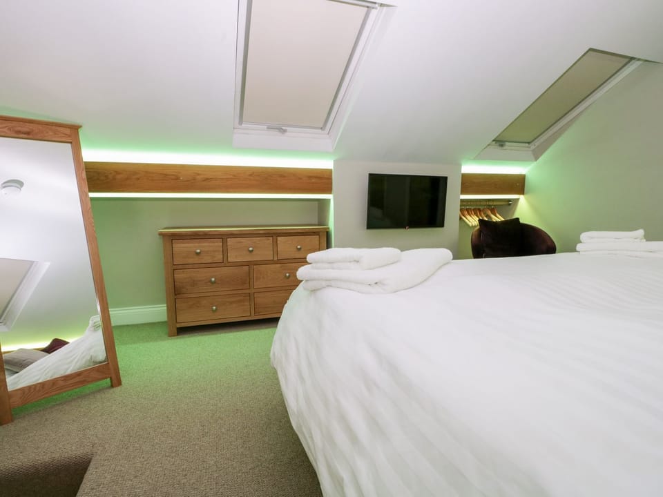 2 bedrooms, individually decorated, individually furnished, free WiFi