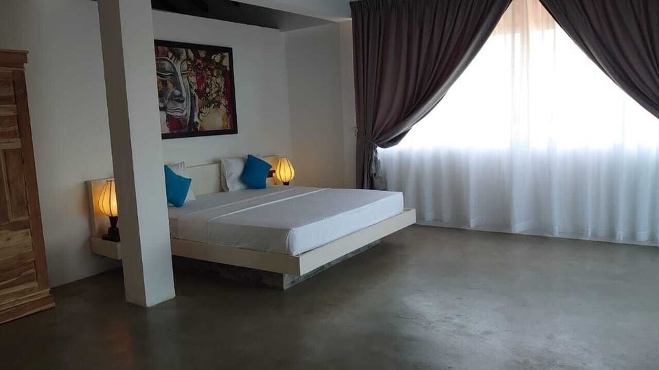 Deluxe Suite | Desk, laptop workspace, soundproofing, free WiFi