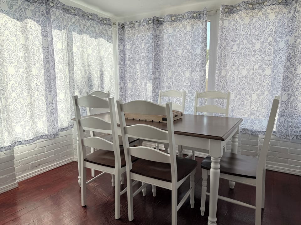 Breakfast nook