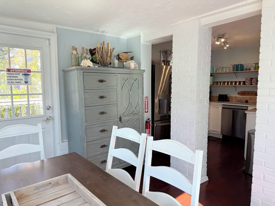 Breakfast nook looking into kitchen