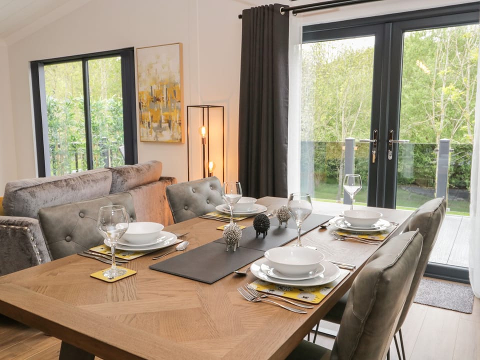 Cottage | Dining