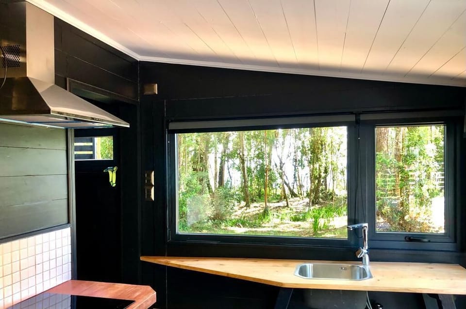 Cabaña con Hot Tub 3 | Private kitchen | Full-size fridge, microwave, oven, stovetop