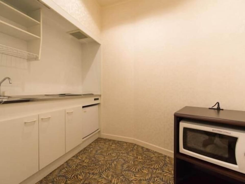 Fridge, microwave
