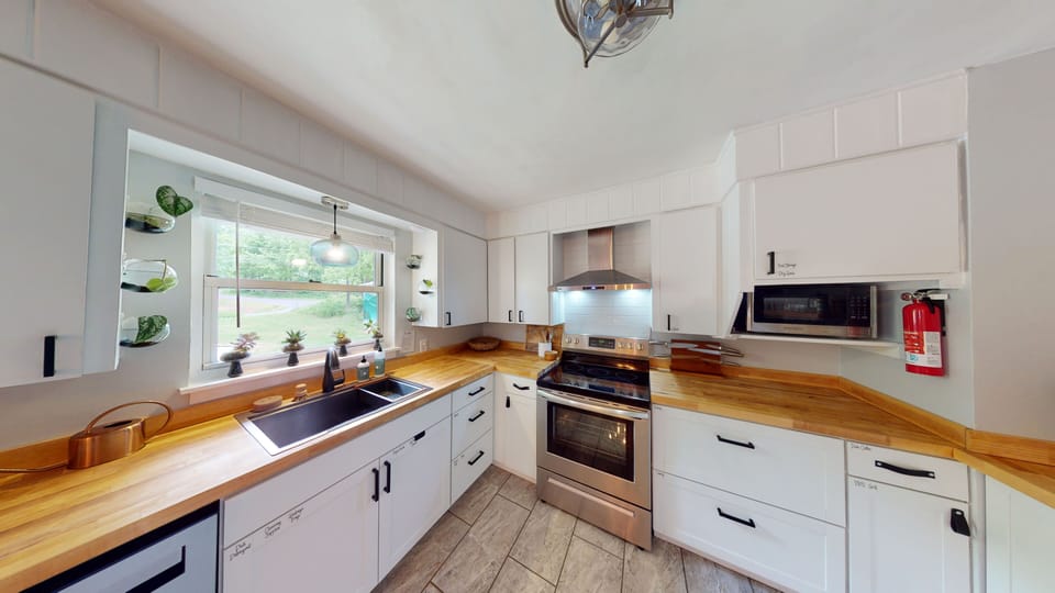 Our kitchen features complimentary coffee, tea, and an upgraded ice machine