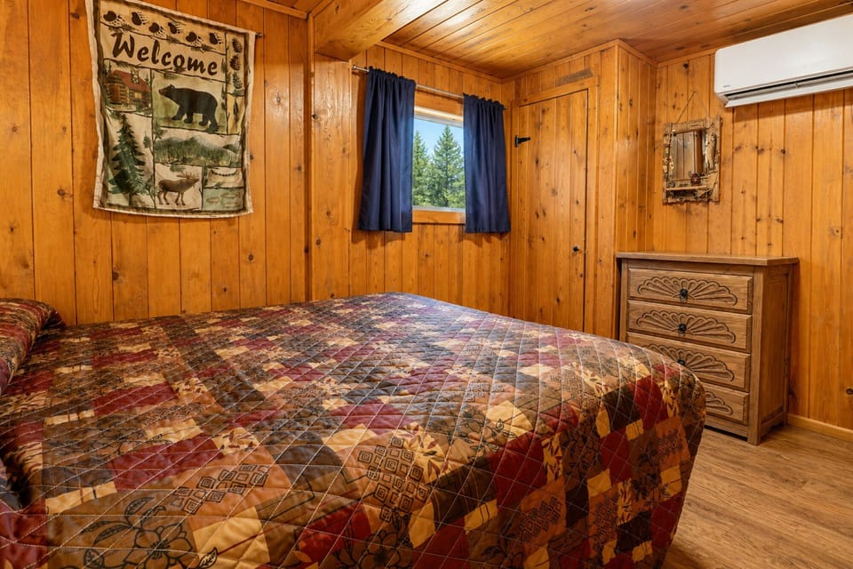 Bedroom20Cabin209