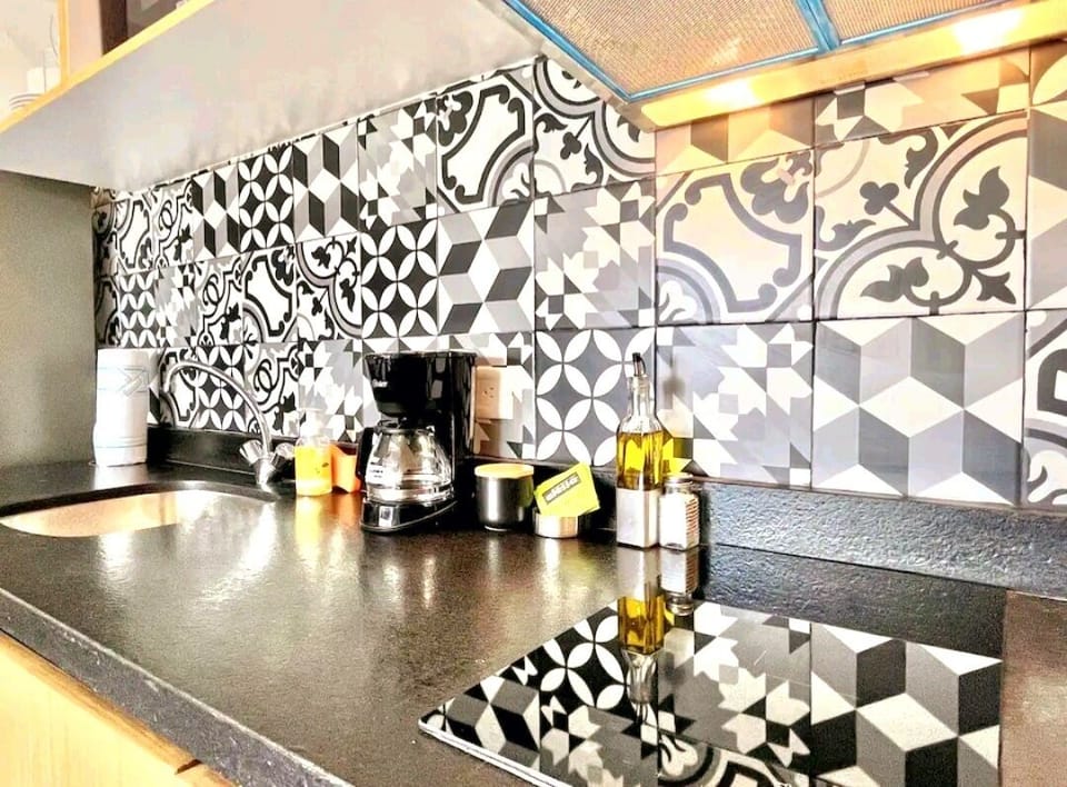 Deluxe Loft | Private kitchen | Full-size fridge, microwave, blender, cookware/dishes/utensils
