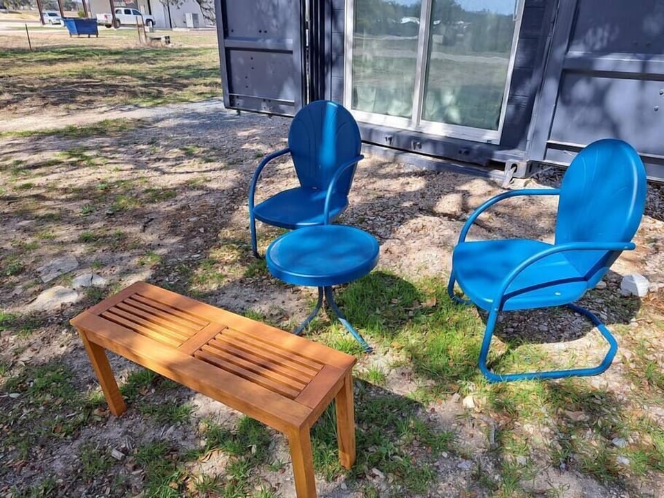 Outdoor seating for four.