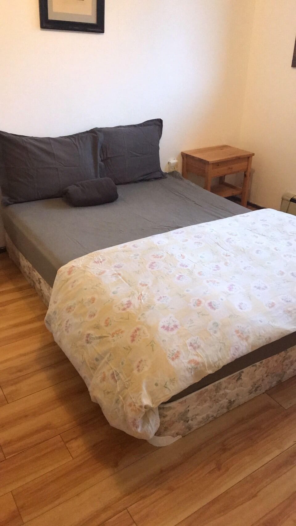 Double bed private room share washroom | Bed sheets