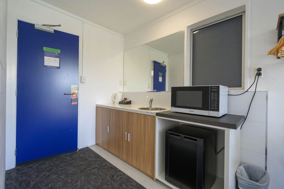 FAMILY SUITE WITH KITCHENETTE & ENSUITE BATHROOM | Private kitchenette
