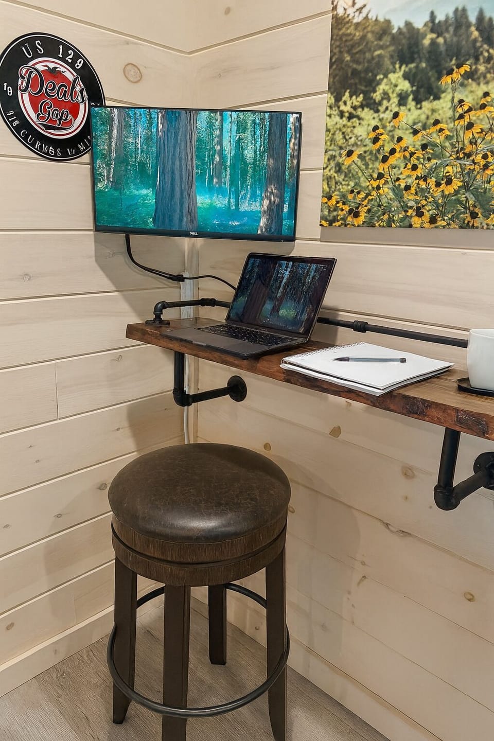 Use our convenient monitor setup if you need to bring your laptop.