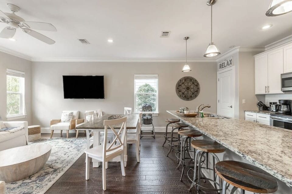Spacious interior with plenty of seating