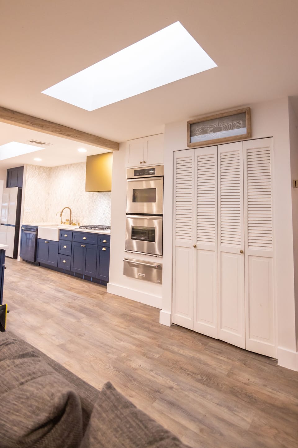 Double oven and gas stove for cooking
