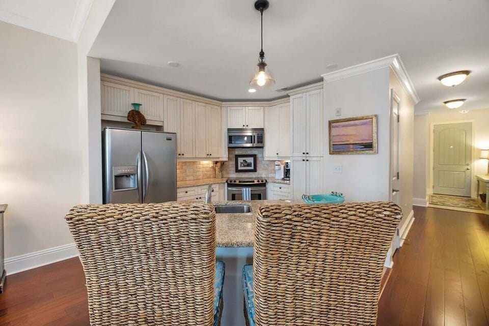 Breakfast bar in kitchen