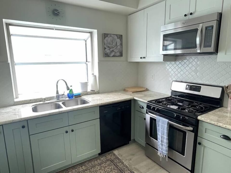 Large, bright and modern kitchen for all your cooking desires.
