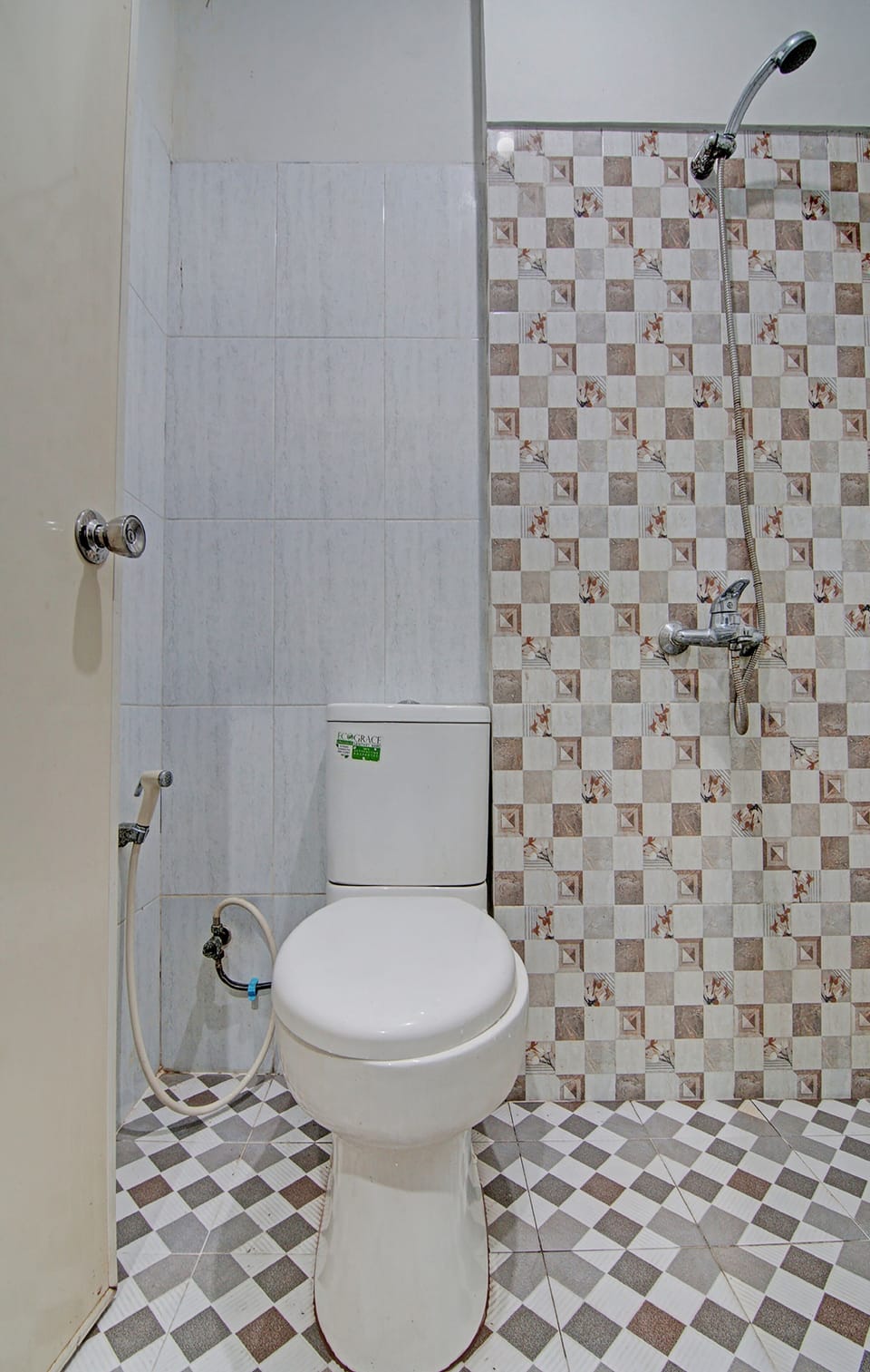 Shower, rainfall showerhead, towels